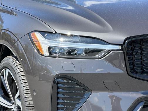2025 Volvo XC60 B5 Ultra