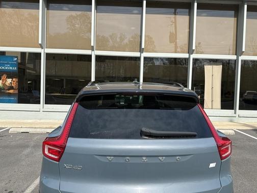 2021 Volvo XC40 Recharge Pure Electric P8