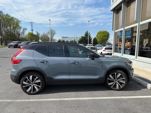 2021 Volvo XC40 Recharge Pure Electric P8