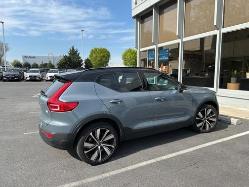 2021 Volvo XC40 Recharge Pure Electric P8