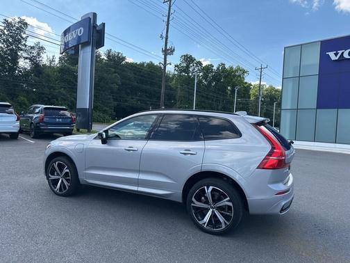 2022 Volvo XC60 Recharge Plug-In Hybrid T8 R-Design Extended Range