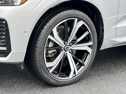 2022 Volvo XC60 Recharge Plug-In Hybrid T8 R-Design Extended Range