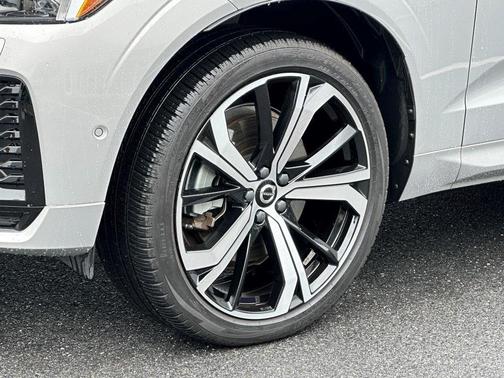 2022 Volvo XC60 Recharge Plug-In Hybrid T8 R-Design Extended Range
