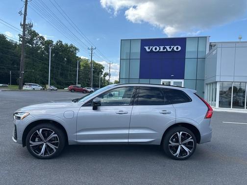 2022 Volvo XC60 Recharge Plug-In Hybrid T8 R-Design Extended Range