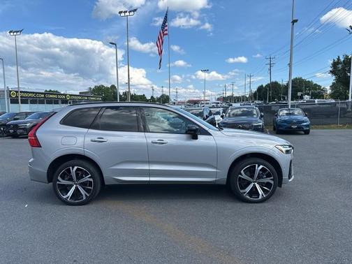 2022 Volvo XC60 Recharge Plug-In Hybrid T8 R-Design Extended Range