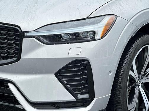 2022 Volvo XC60 Recharge Plug-In Hybrid T8 R-Design Extended Range