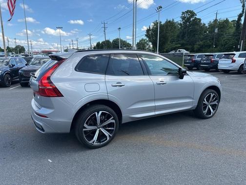 2022 Volvo XC60 Recharge Plug-In Hybrid T8 R-Design Extended Range