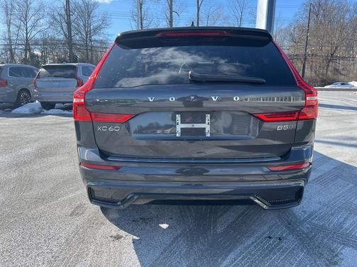 2024 Volvo XC60 B5 Plus Dark Theme