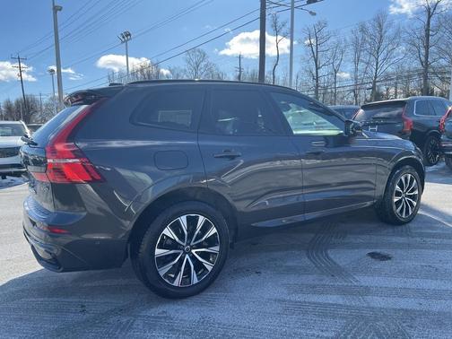 2024 Volvo XC60 B5 Plus Dark Theme