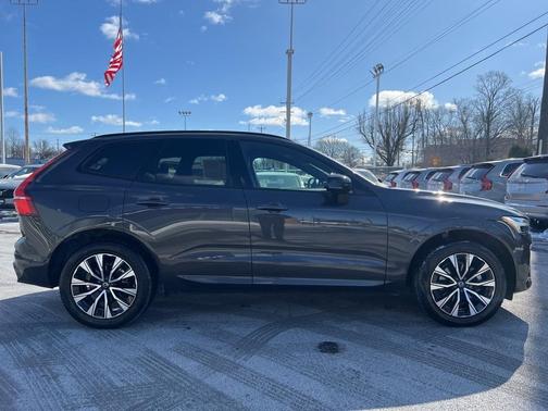 2024 Volvo XC60 B5 Plus Dark Theme