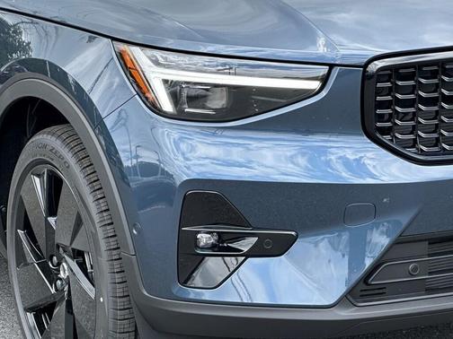 2026 Volvo XC40 B5 ULTRA