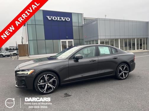 2023 Volvo S60 B5 Ultimate Dark Theme