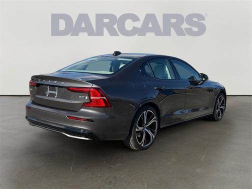 2023 Volvo S60 B5 Ultimate Dark Theme