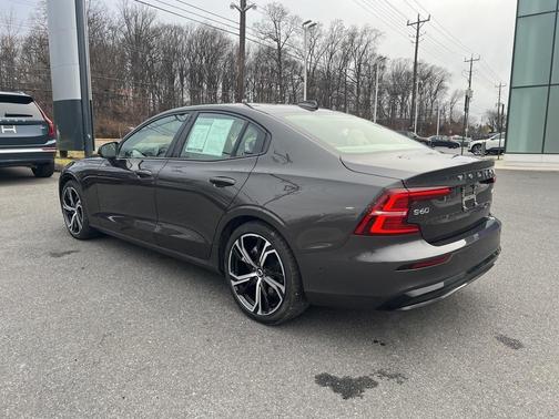 2023 Volvo S60 B5 Ultimate Dark Theme