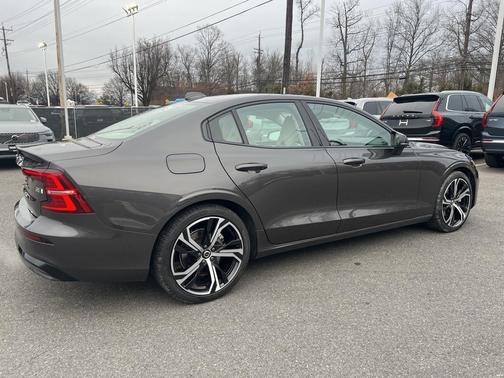 2023 Volvo S60 B5 Ultimate Dark Theme