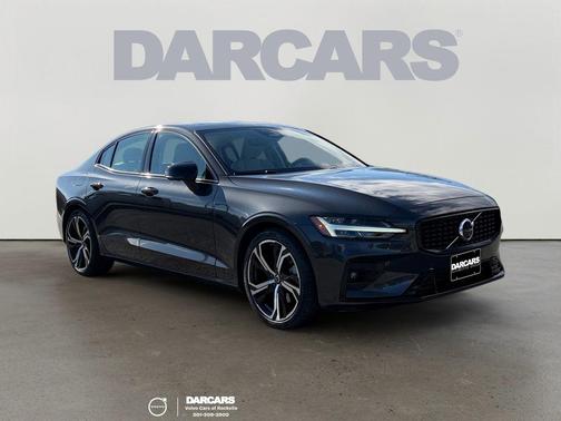 2023 Volvo S60 B5 Ultimate Dark Theme