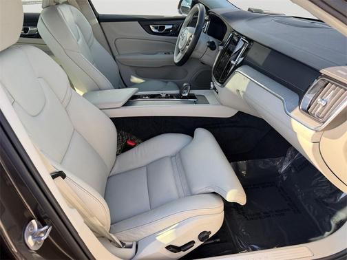 Platinum Gray Metallic 2023 Volvo S60 B5 Ultimate Dark Theme