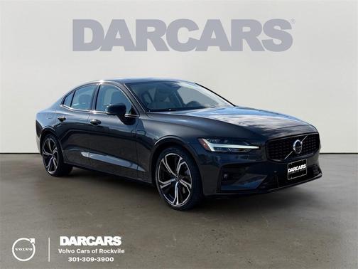 2023 Volvo S60 B5 Ultimate Dark Theme