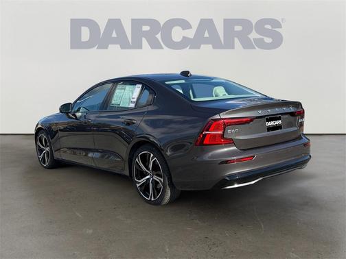 2023 Volvo S60 B5 Ultimate Dark Theme