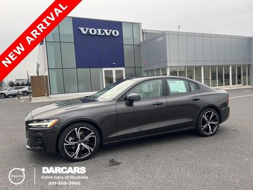 2023 Volvo S60 B5 Ultimate Dark Theme