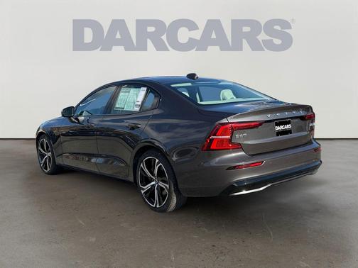 2023 Volvo S60 B5 Ultimate Dark Theme