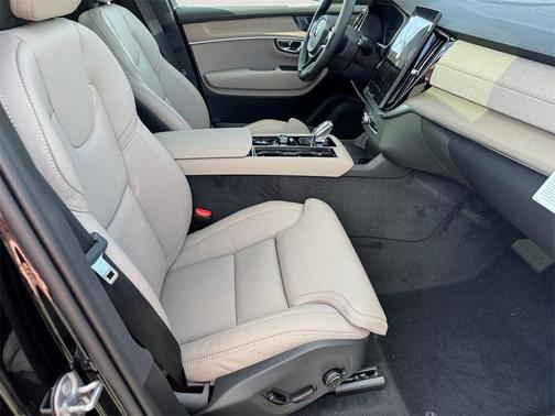 2026 Volvo XC90 B6 Ultra Dark Theme 7-Seater