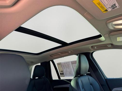 2024 Volvo XC90 B6 Ultimate Bright Theme 6-Seater