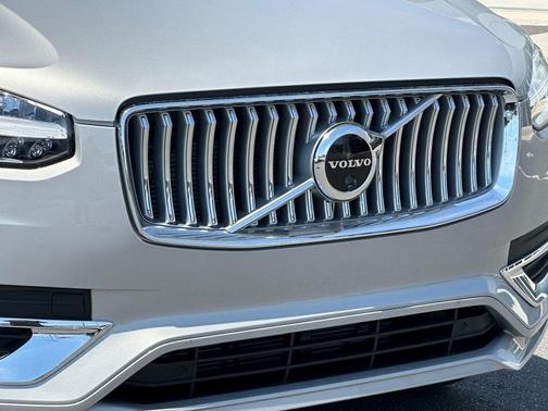 2025 Volvo XC90 B6 Plus 7-Seater