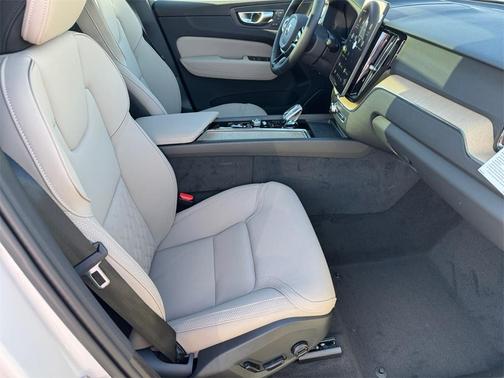 2026 Volvo XC60 Plug-In Hybrid T8 Plus