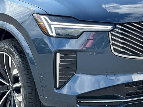 2025 Volvo XC90 B6 Plus 7-Seater