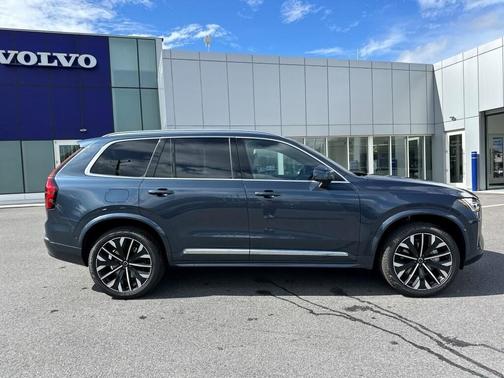 2025 Volvo XC90 B6 Plus 7-Seater