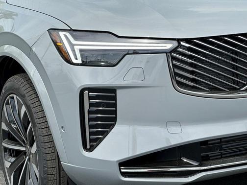 2025 Volvo XC90 Plug-In Hybrid T8 Plus 7-Seater
