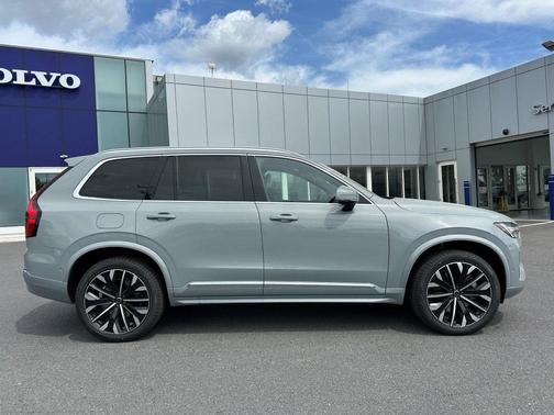 2025 Volvo XC90 Plug-In Hybrid T8 Plus 7-Seater
