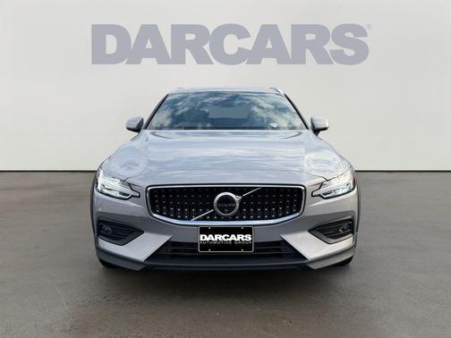 2025 Volvo V60 Cross Country B5 Ultra