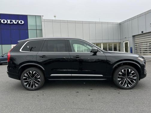 2025 Volvo XC90 Plug-In Hybrid T8 Plus 7-Seater