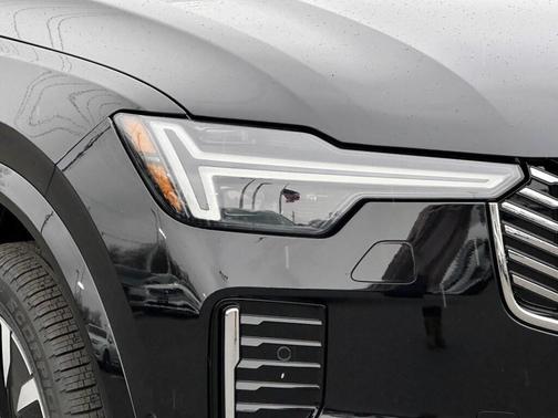 2025 Volvo XC90 Plug-In Hybrid T8 Plus 7-Seater