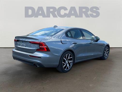 Gray Metallic 2020 Volvo S60 T5 Momentum