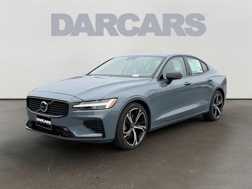 2023 Volvo S60 Recharge Plug-In Hybrid T8 Ultimate Dark Theme
