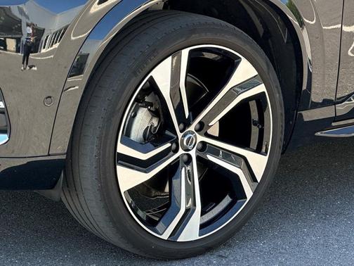 2024 Volvo XC90 B6 Ultimate Bright Theme 7-Seater