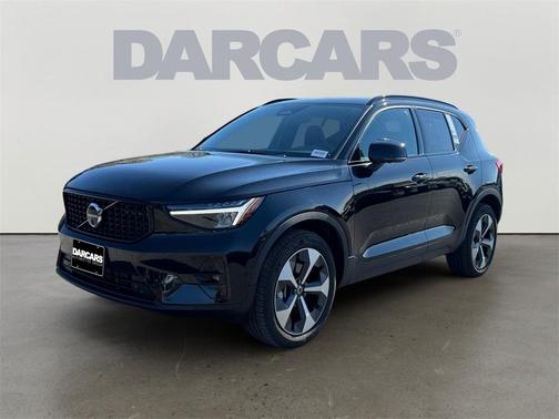 2025 Volvo XC40 B5 Plus Dark Theme