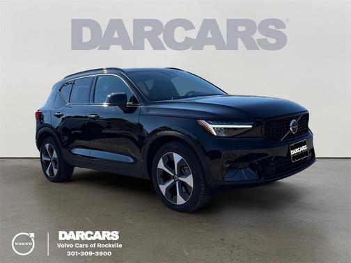 2025 Volvo XC40 B5 Plus Dark Theme