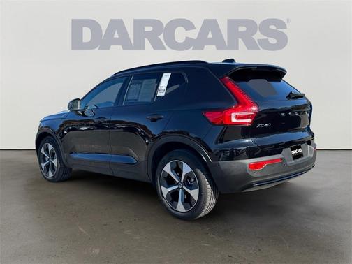 2025 Volvo XC40 B5 Plus Dark Theme