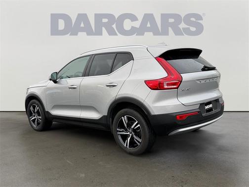 2023 Volvo XC40 B5 Plus Bright Theme