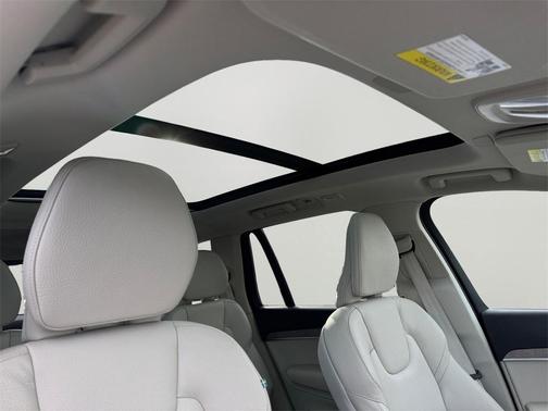 2024 Volvo XC90 Recharge Plug-In Hybrid T8 Plus Bright Theme 7 Passenger