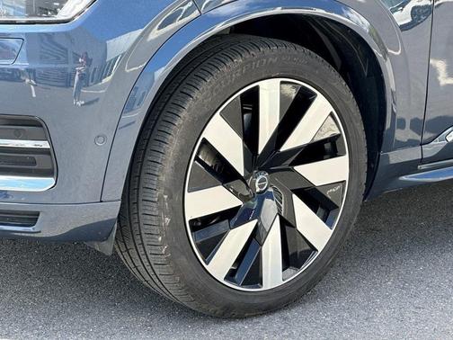 2023 Volvo XC90 Recharge Plug-In Hybrid T8 Ultimate Bright Theme 7-Seater