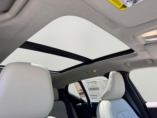 Forest Green 2026 Volvo XC40 B5 Plus