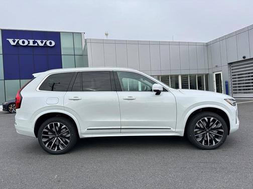 2025 Volvo XC90 Plug-In Hybrid T8 Plus 7-Seater