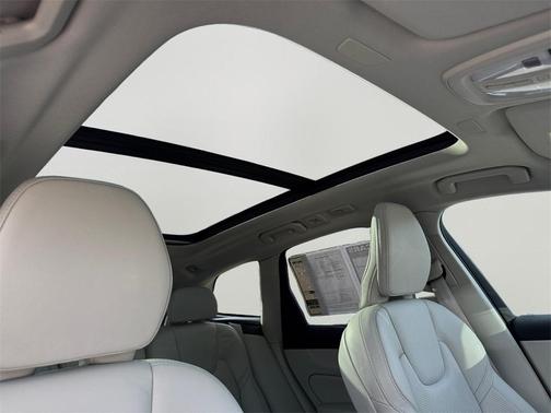 2023 Volvo XC60 B5 Ultimate Bright Theme