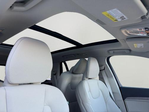 2025 Volvo XC90 B6 Plus 6-Seater