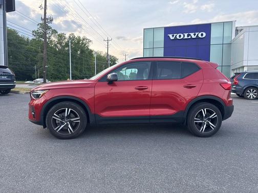 Fusion Red Metallic 2023 Volvo XC40 B5 Plus Dark Theme